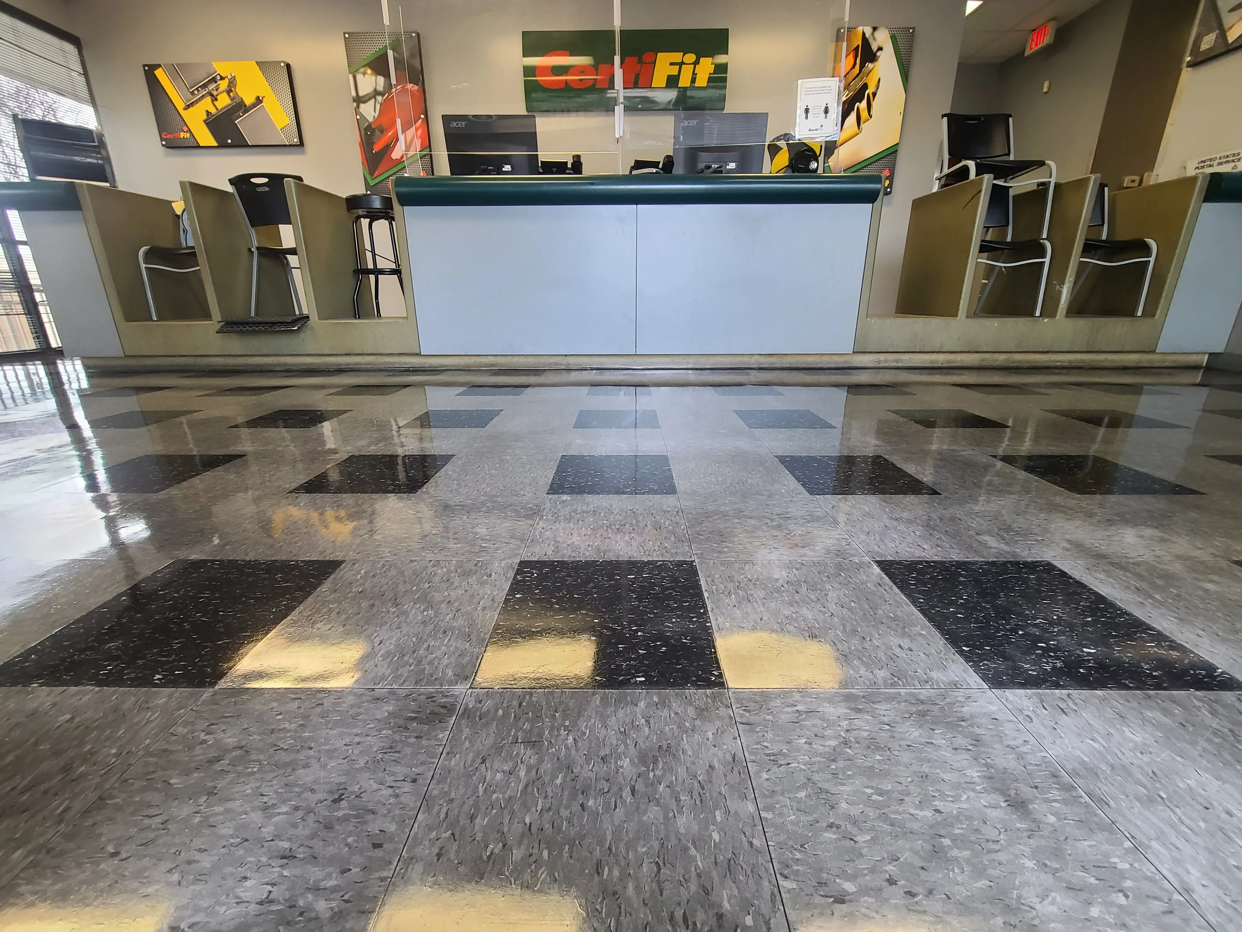 Auto-parts store entry with a glossy, traffic-ready VCT finish