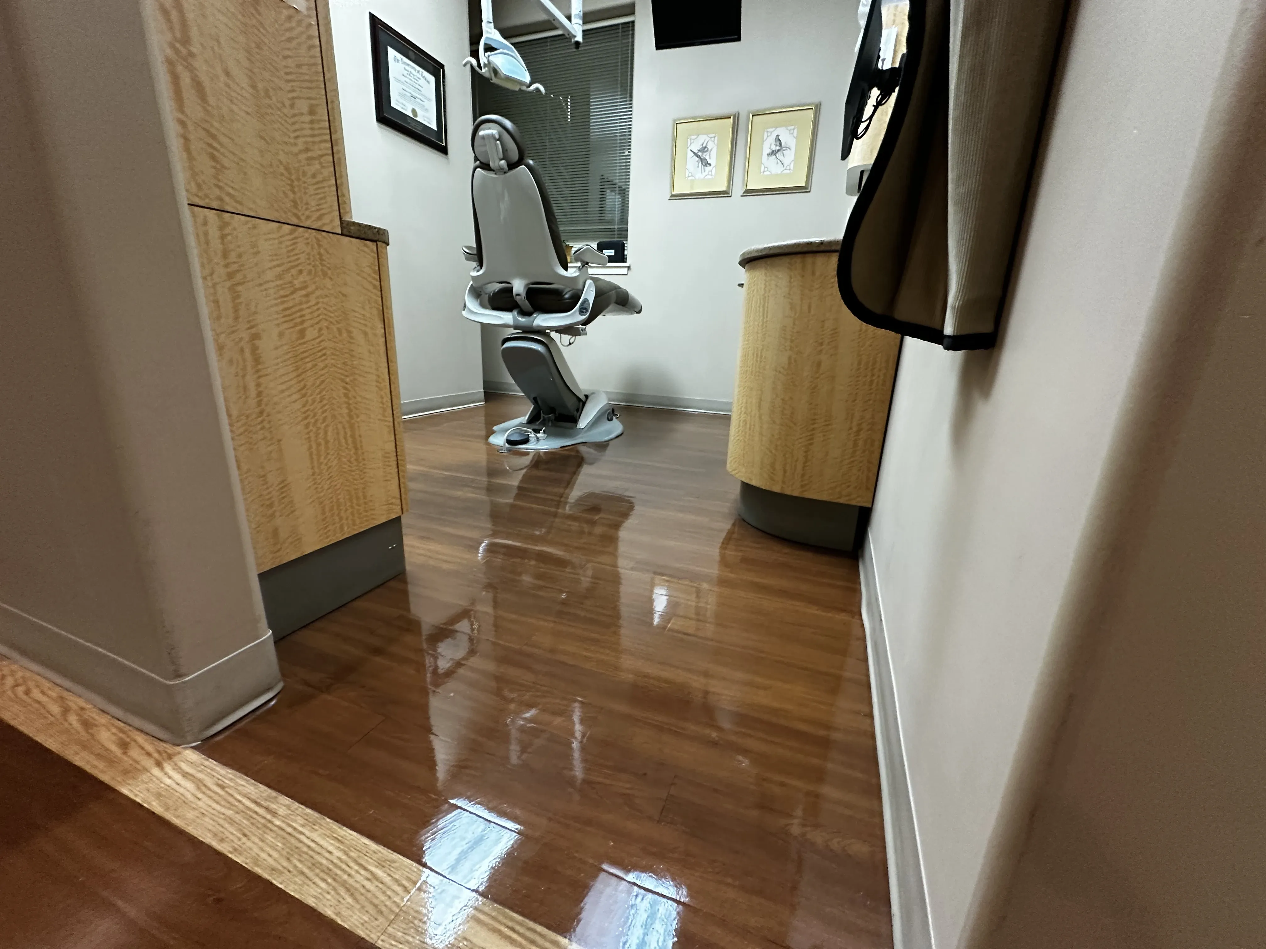 Dental office vinyl treatment area with a freshly polished surface